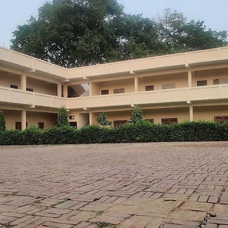 Jp International Naimisharanya Hotel Luaran gambar