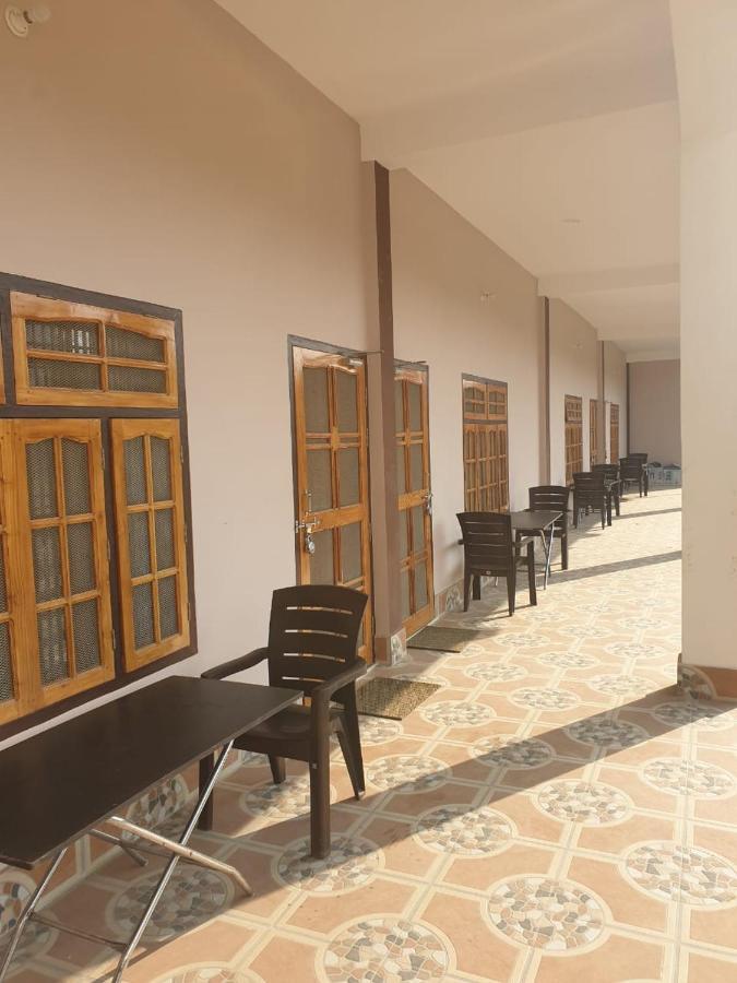 Jp International Naimisharanya Hotel Luaran gambar