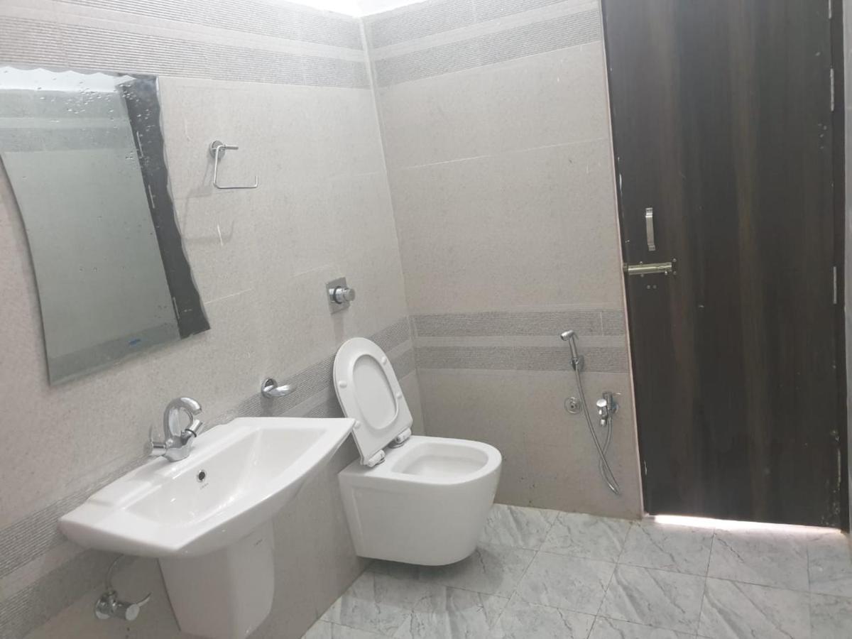 Jp International Naimisharanya Hotel Luaran gambar