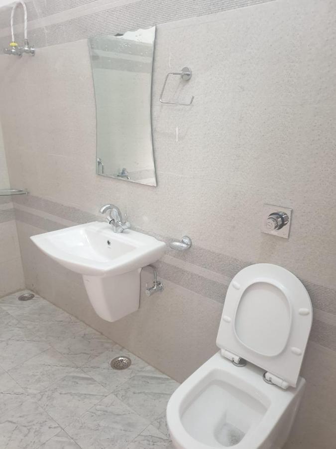 Jp International Naimisharanya Hotel Luaran gambar