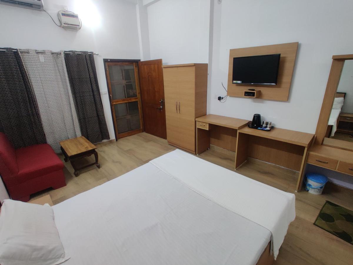 Jp International Naimisharanya Hotel Luaran gambar