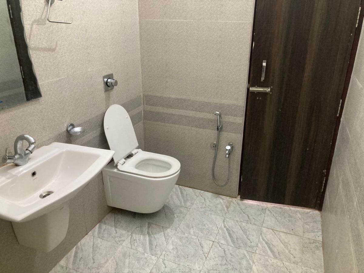 Jp International Naimisharanya Hotel Luaran gambar