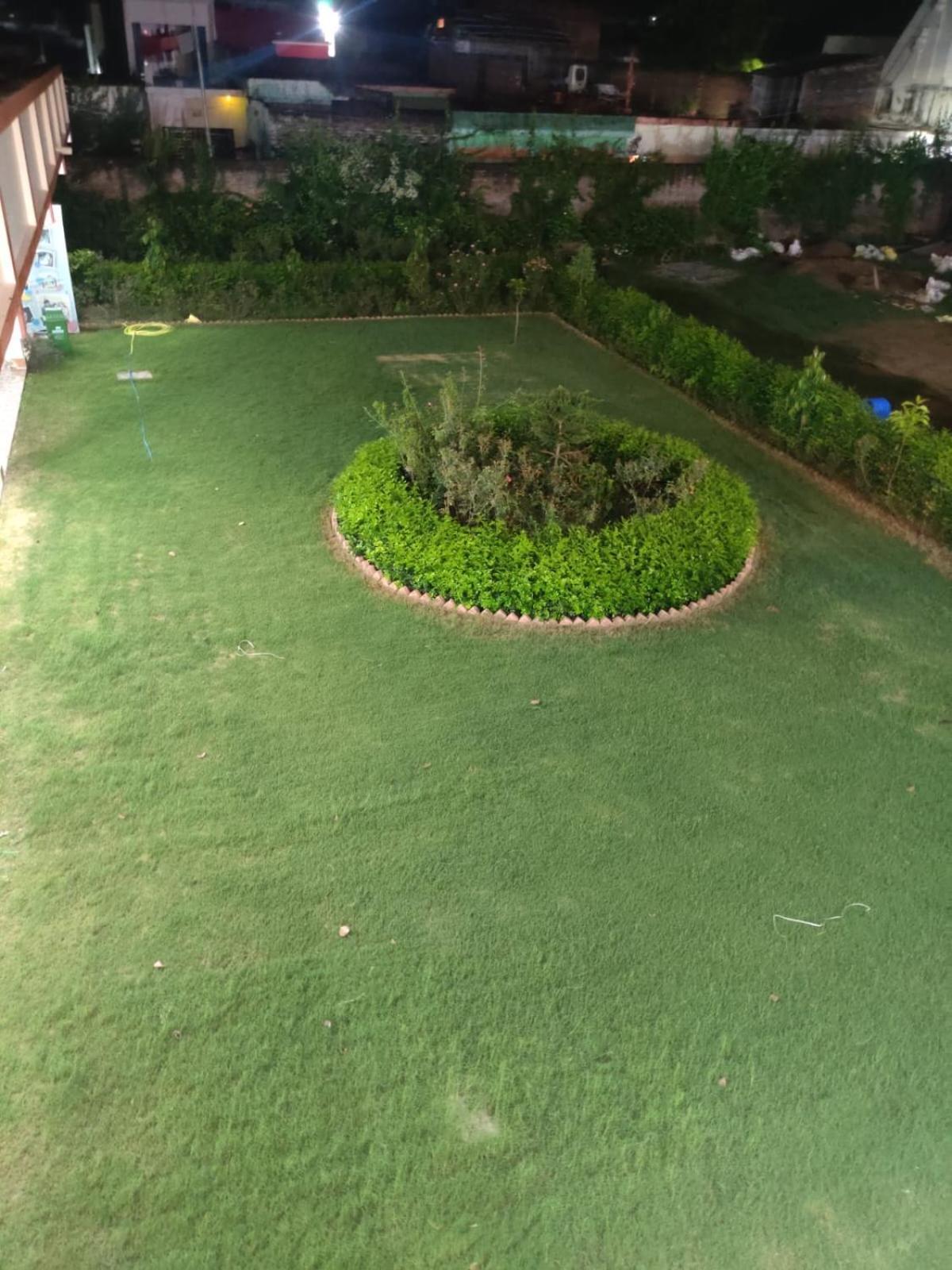Jp International Naimisharanya Hotel Luaran gambar