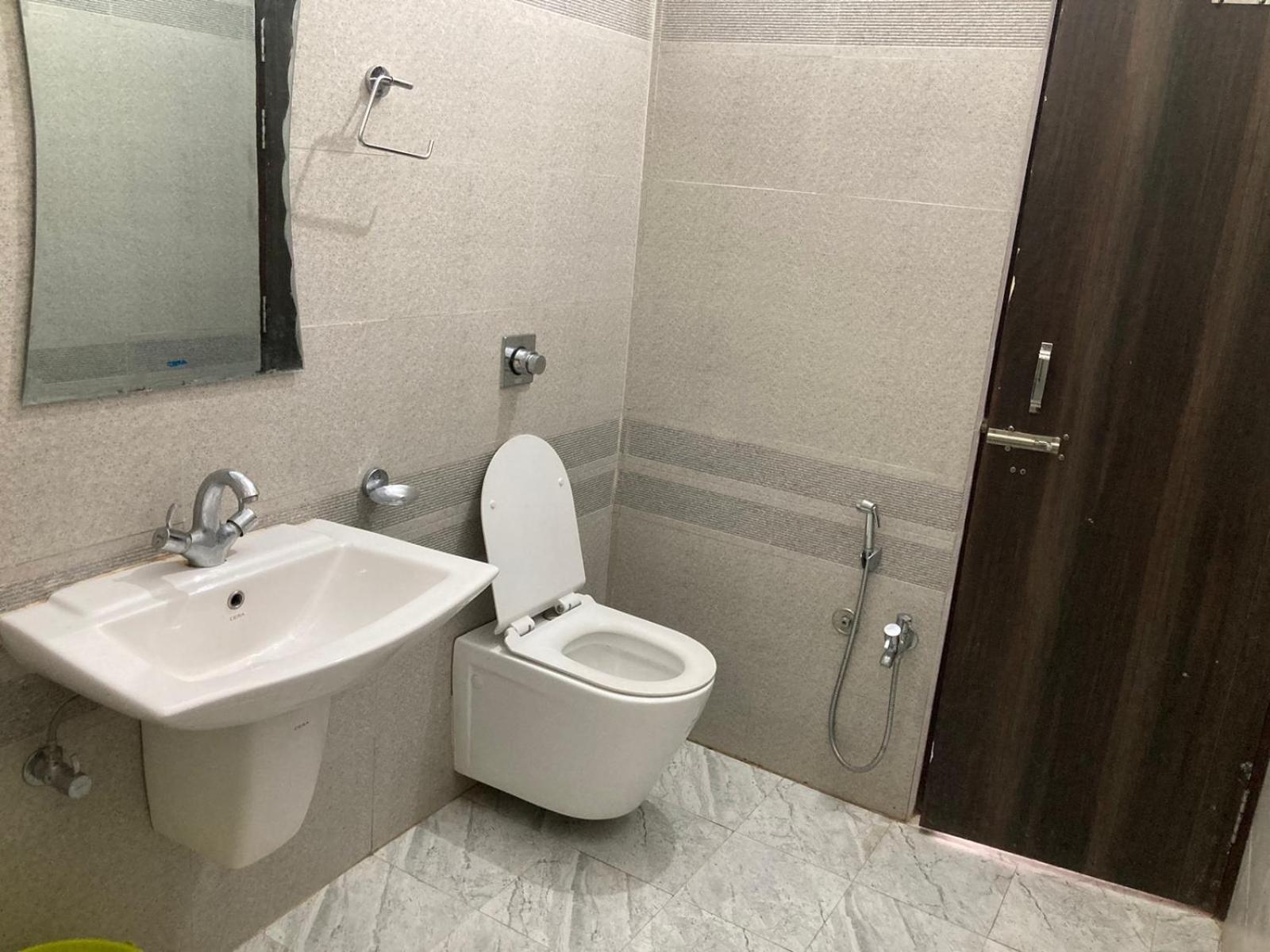 Jp International Naimisharanya Hotel Luaran gambar