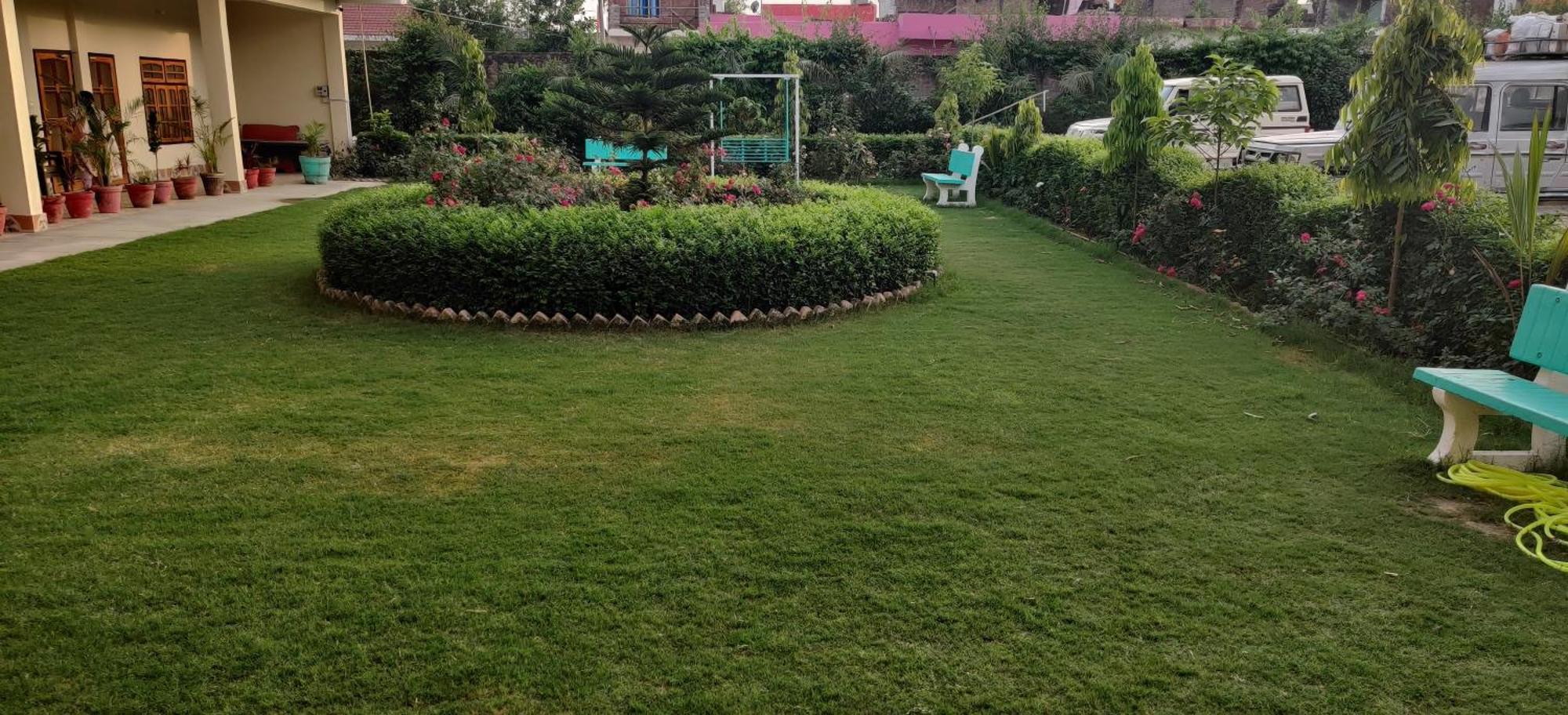 Jp International Naimisharanya Hotel Luaran gambar