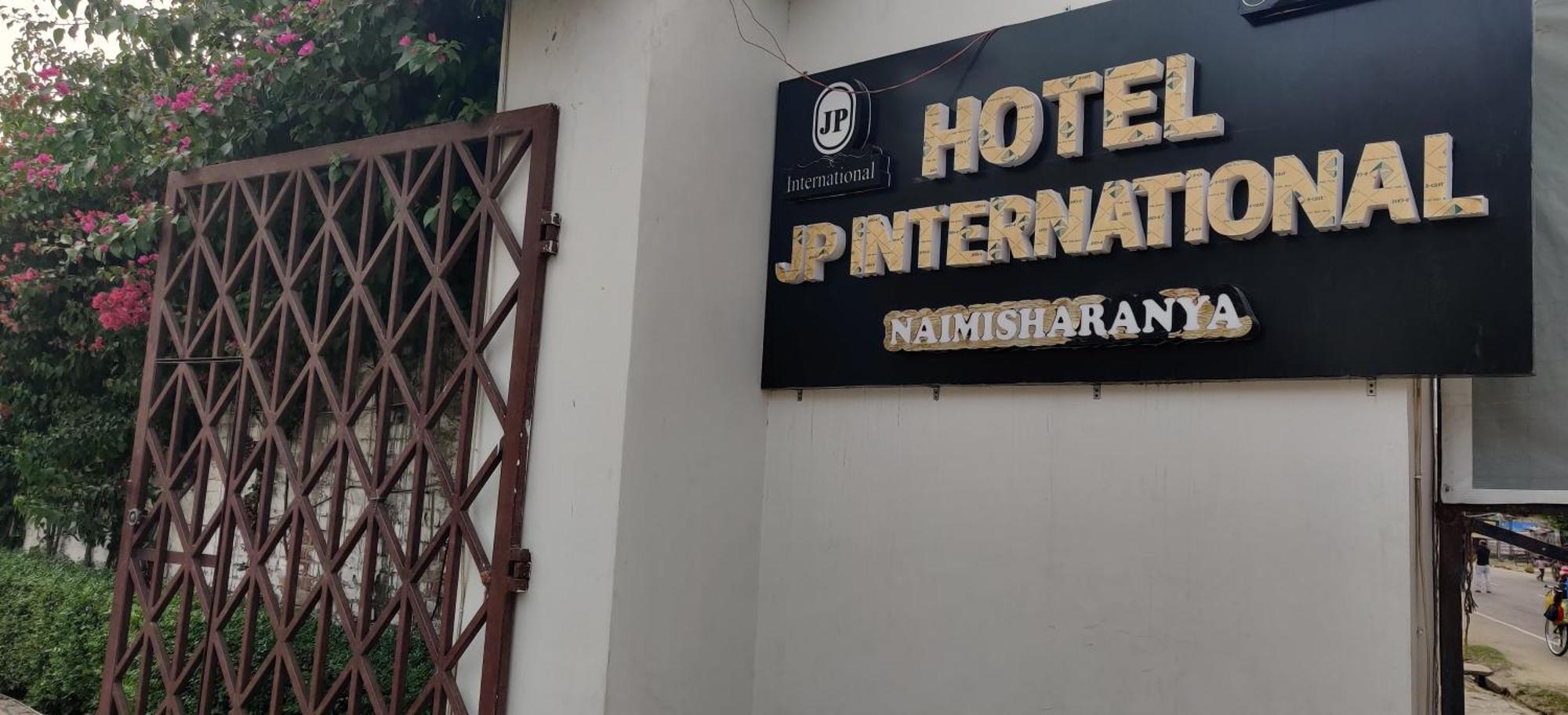 Jp International Naimisharanya Hotel Luaran gambar